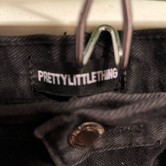 Pretty Little Thing Black Mom Jeans - Picture 3 of 6